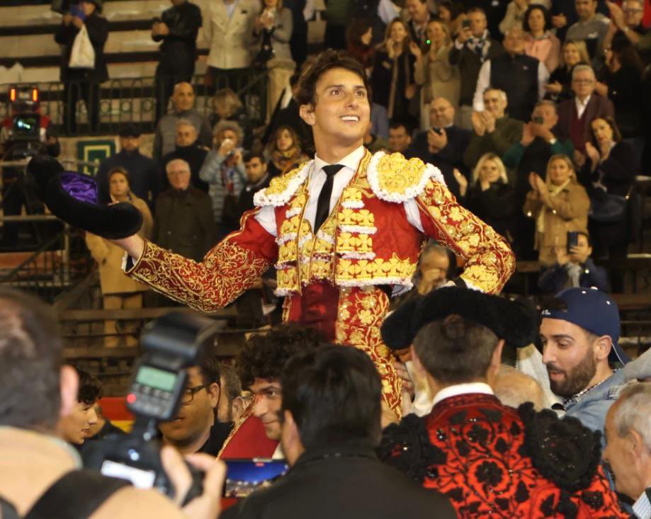 Roca Rey tumba la puerta grande de la calle Xàtiva