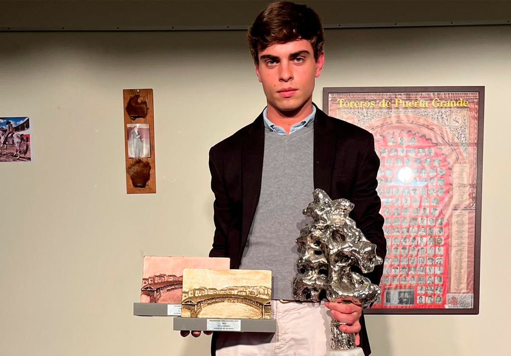 El joven recibió el prestigioso trofeo 'Pino de Plata', que lo reconoce como triunfador absoluto
