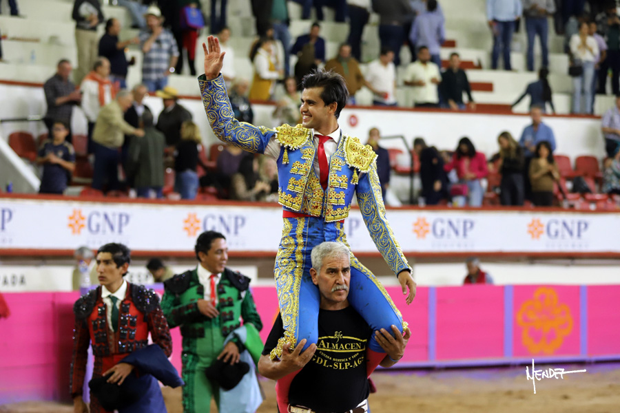 El coso Monumental de la ciudad de Aguascalientes registró media entrada en tarde de agradable clima