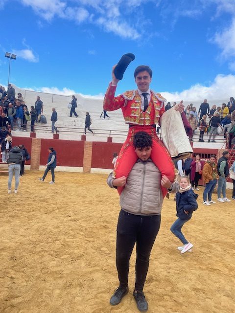 En una mañana con lluvia y frío, hemos asistido a una novillada con momentos interesantes por parte de todos los actuantes