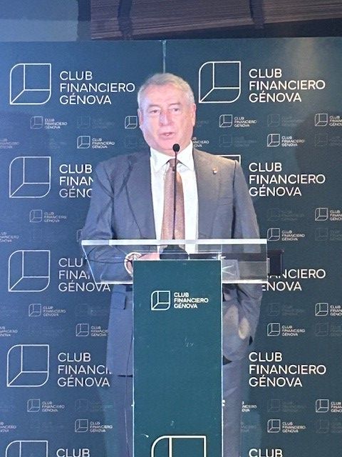 José Antonio Sánchez, director general de RTVM, recogió ayer el premio en un acto de entrega en el que también se celebró la 20ª edición de estos galardones