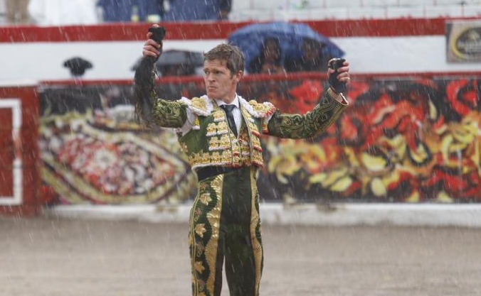 Borja Jiménez protagonizó un momento histórico al indultar al sexto toro de Ortuño durante la segunda corrida de la Feria de Latacunga