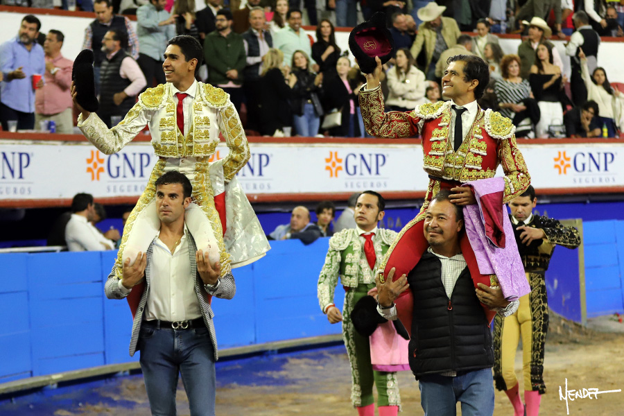 Se lidiaron entonces seis toros de la dehesa queretana de los Sucesores de Teófilo Gómez, siendo bueno el sexto que fue aplaudido en el arrastre
