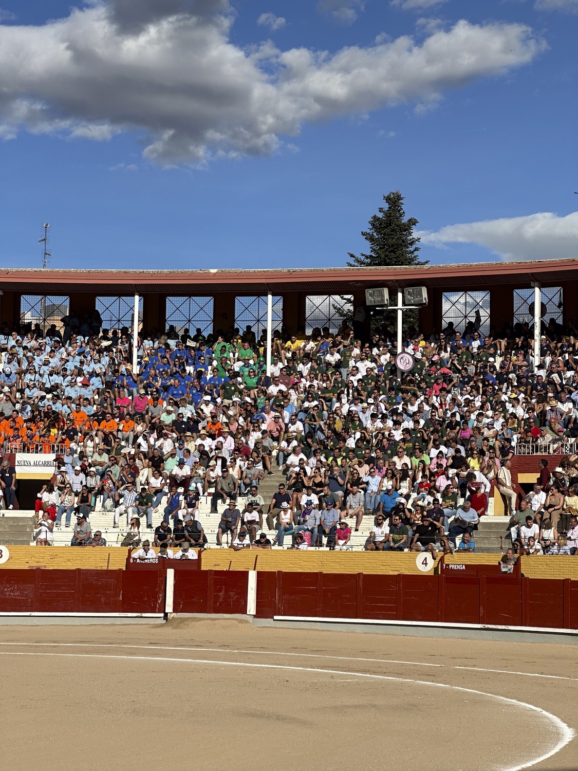 Con esta decisión, se extiende hasta 2025 el contrato firmado en julio de 2022, permitiendo a Funtausa continuar al frente de la gestión del coso taurino de las Cruces por un año más