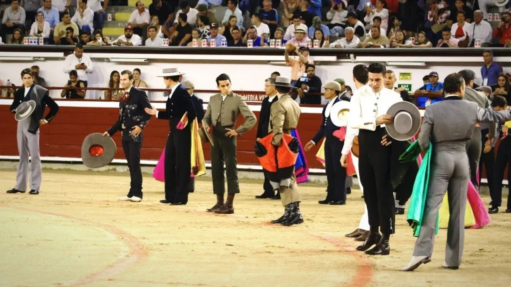 Antonio Ferrera y Fernando Adrián lideraron el triunfo en el festival del Señor de los Cristales, cortando dos orejas cada uno