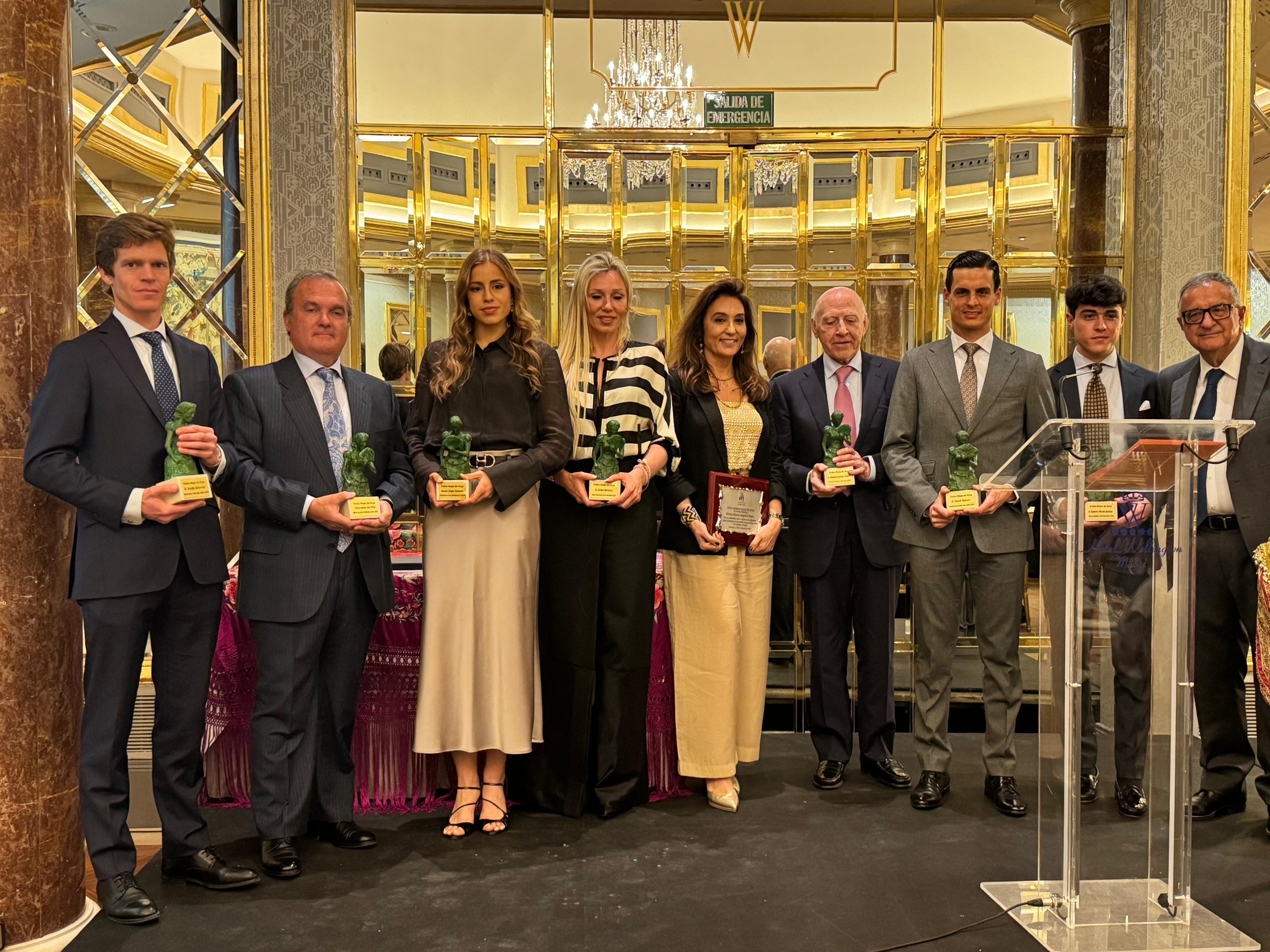 La peña "Las Majas de Goya" premia a los grandes triunfadores de la temporada taurina 2024