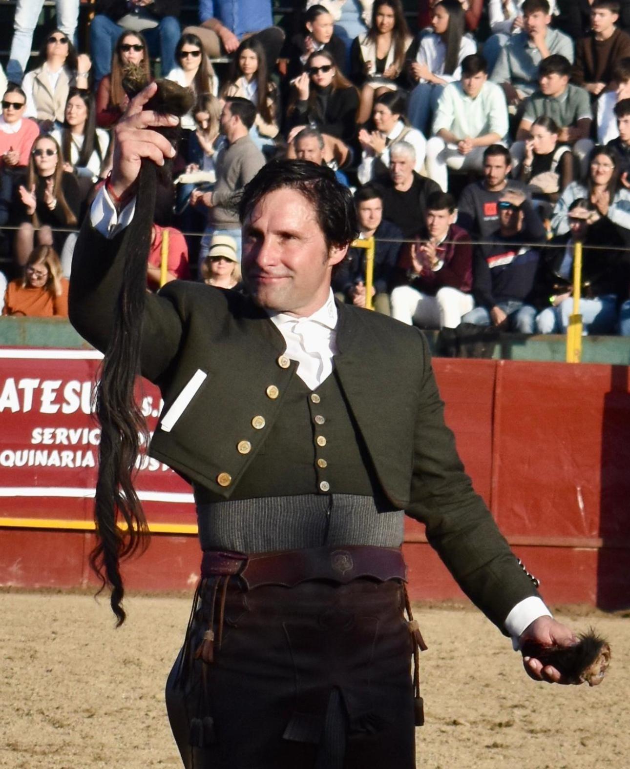 Nueve orejas y dos rabos en Cartaya
