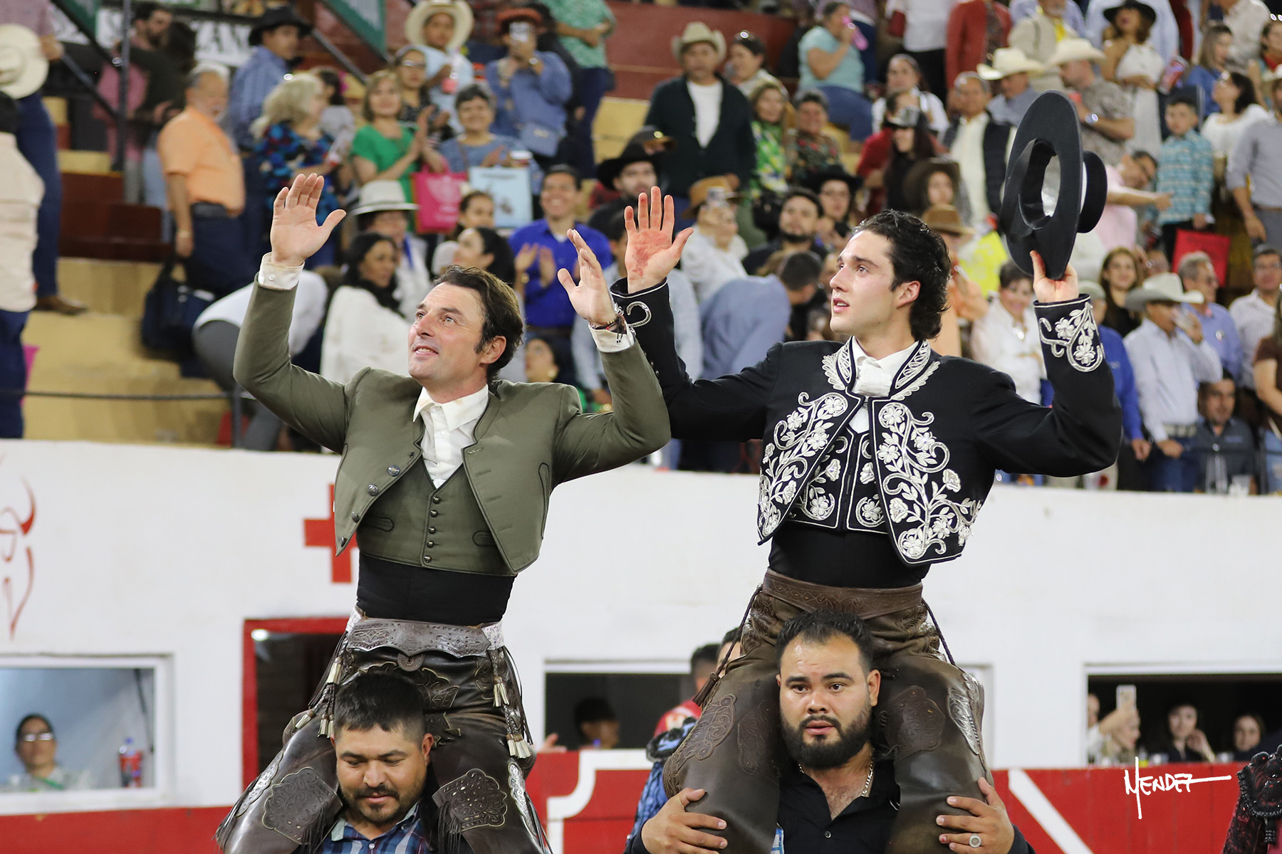 Puerta Grande para la contundencia de Tarik Othón y la forma de interpretar el toreo a caballo de Andy Cartegena