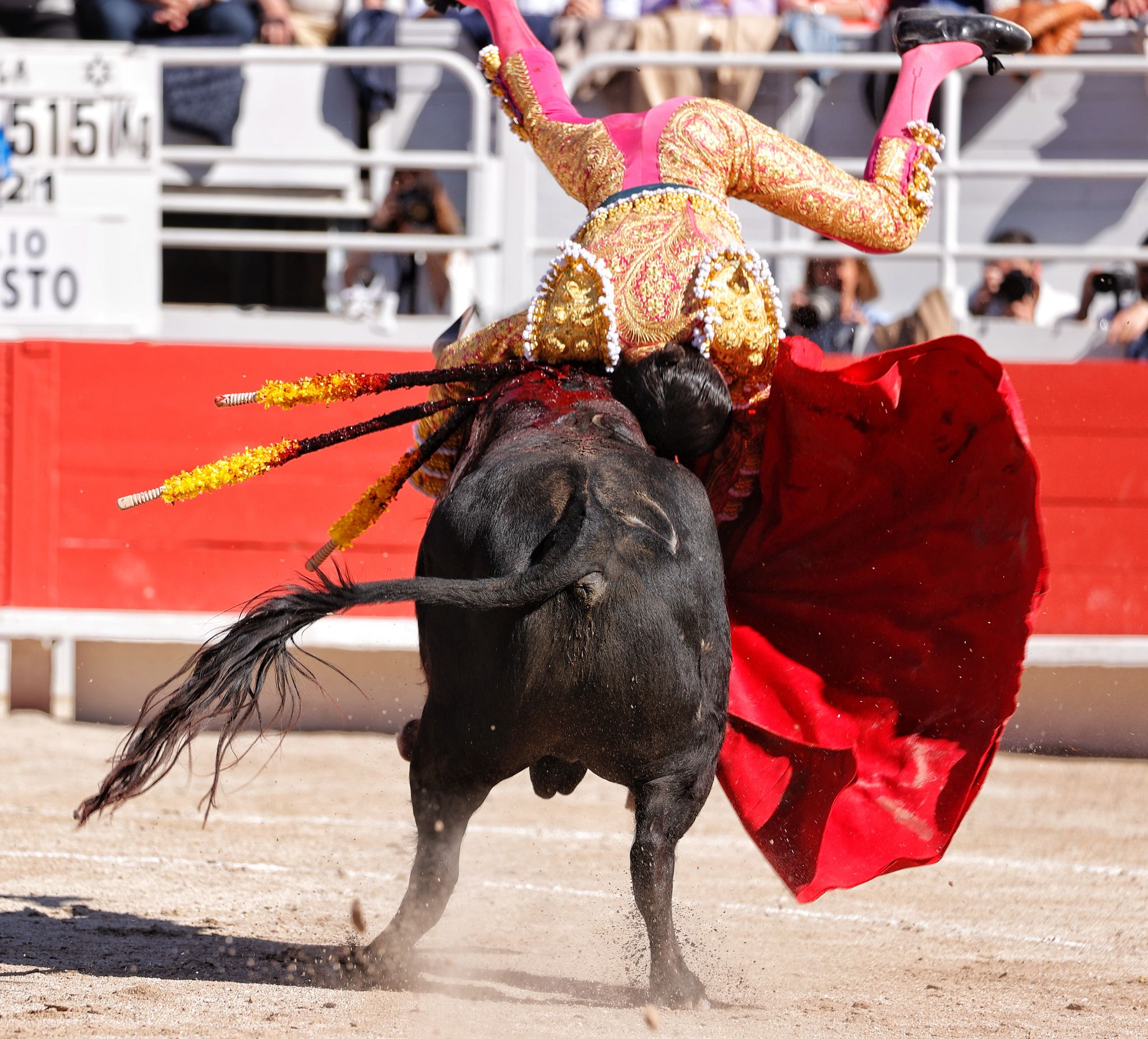 Emilio de Justo, intervenido de una cornada interna en Arlés