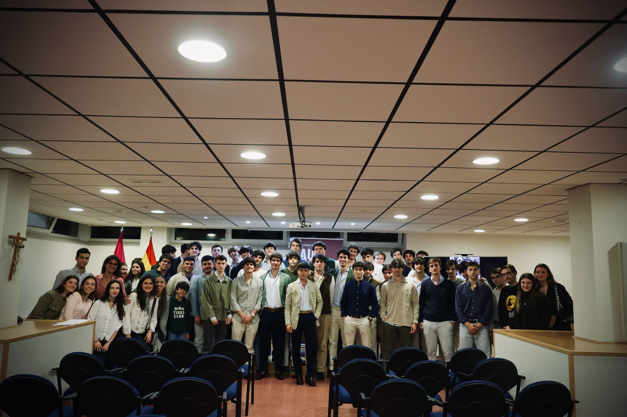 Más de 200 estudiantes del Colegio Mayor Jaime del Amo asistieron a un Coloquio con el diestro burgalés 