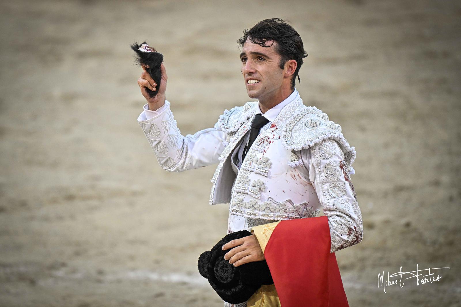 Rafa Serna y Roca Rey cortan una oreja ante una floja corrida de El Torero