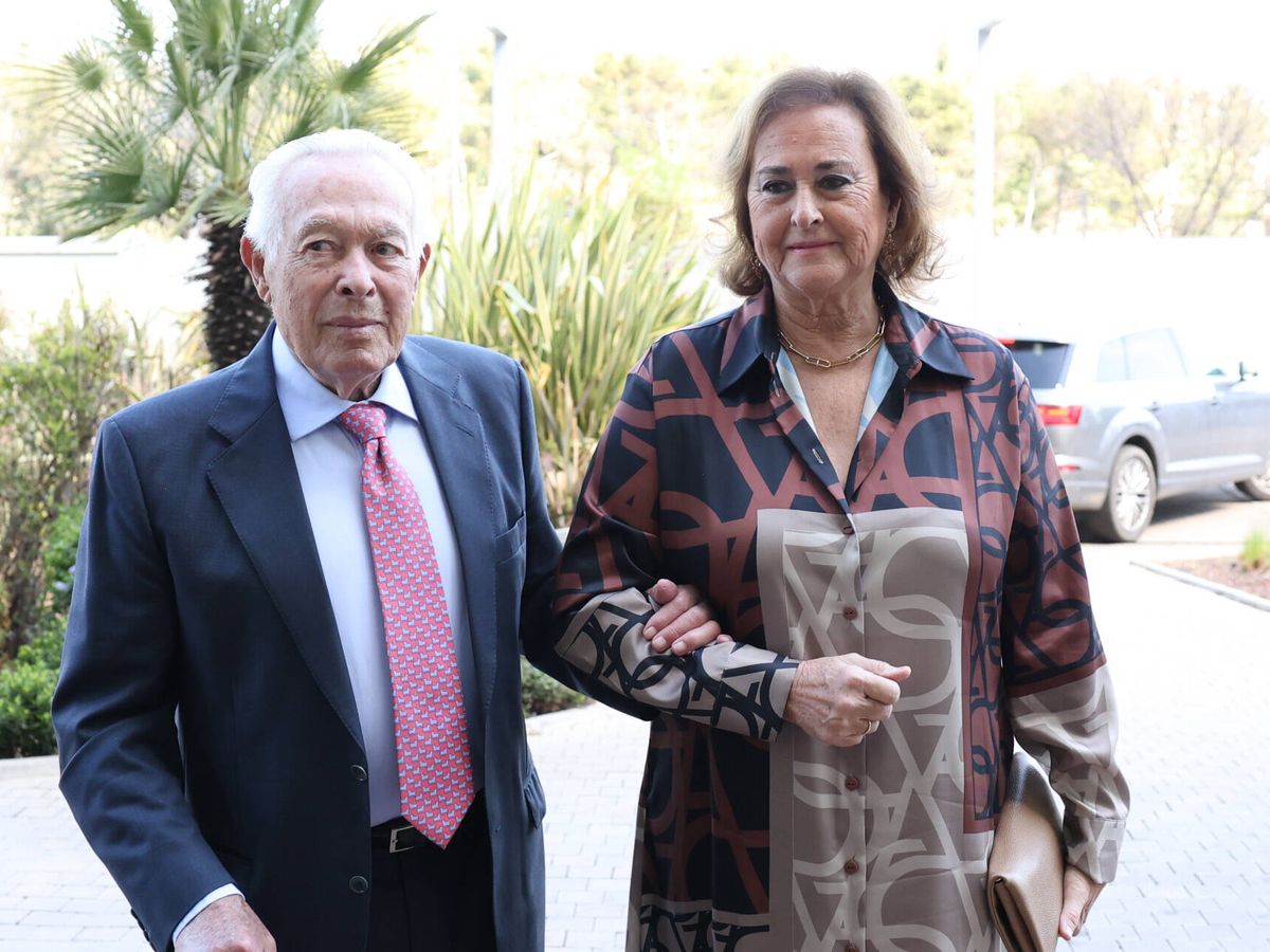 El entorno de Curro Romero desmiente los falsos rumores sobre su fallecimiento