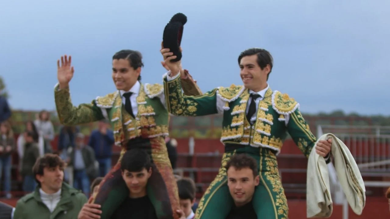 Cuatro orejas Félix San Román, a hombros con Rafael de la Cueva en Navalagamella