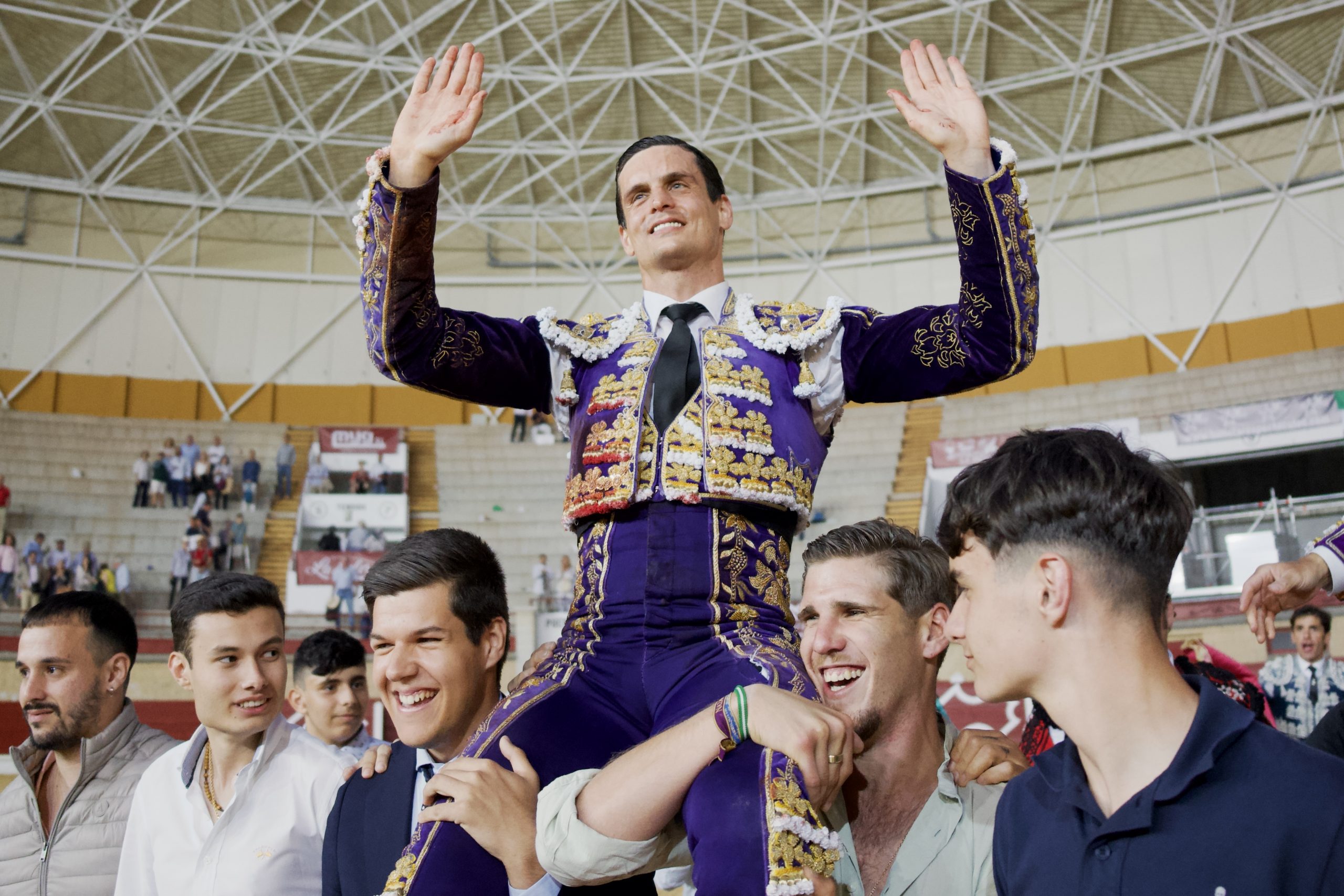 Triunfo rotundo en Los Barrios: Galván, Cartagena y Escribano cortan ocho orejas y un rabo