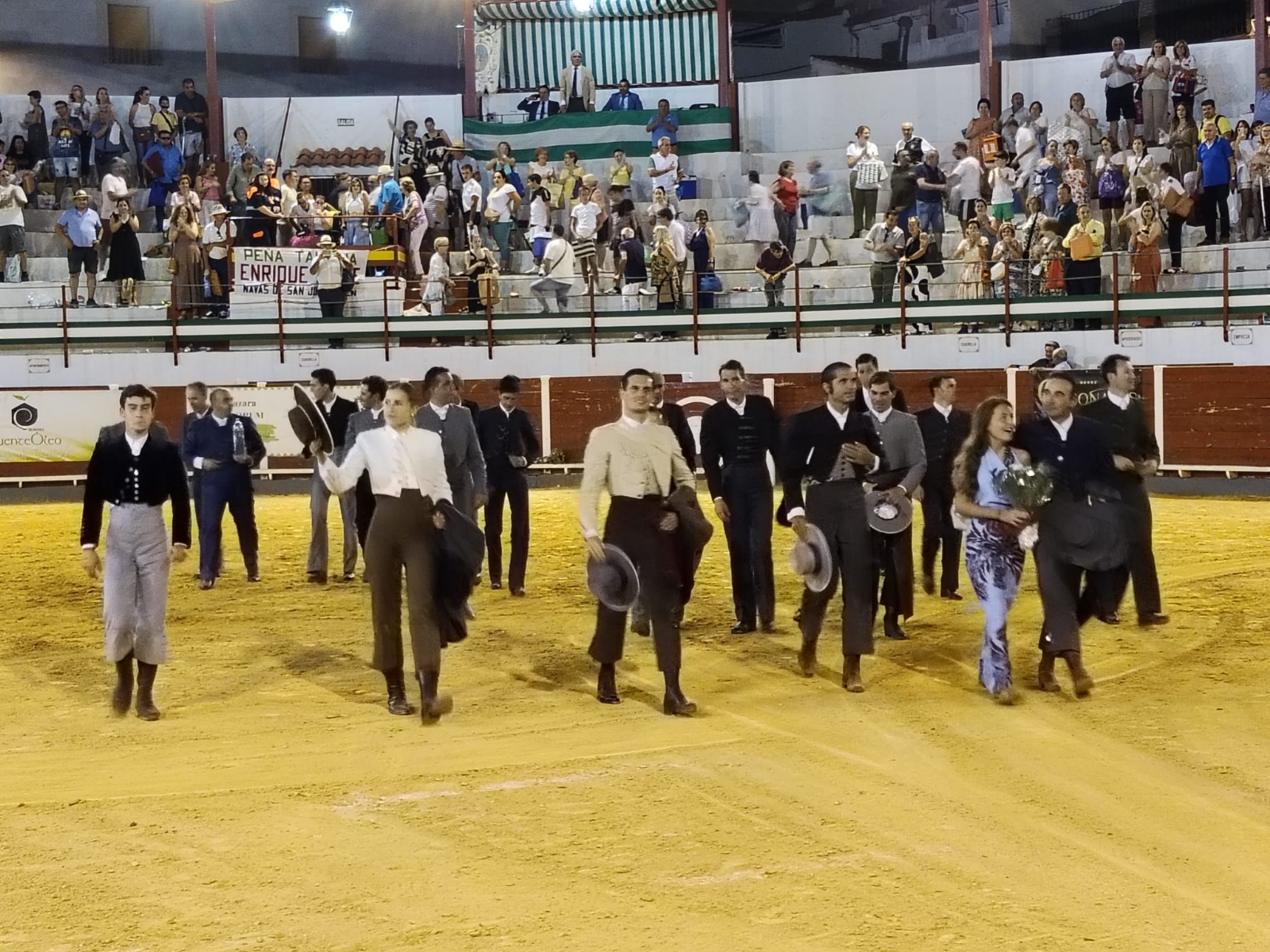 Trece orejas y dos rabos en un exitoso festival en Navas de San Juan