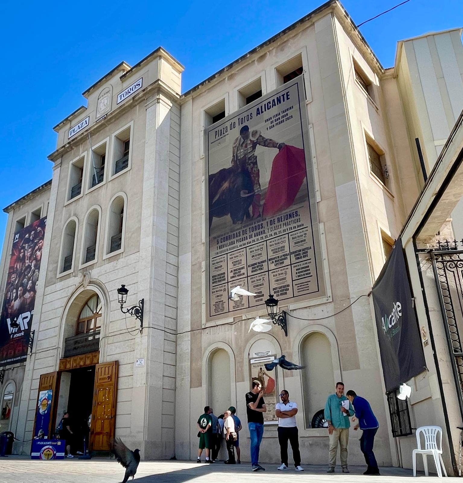 Alicante abre mañana las taquillas de su plaza para despachar entradas sueltas de Hogueras