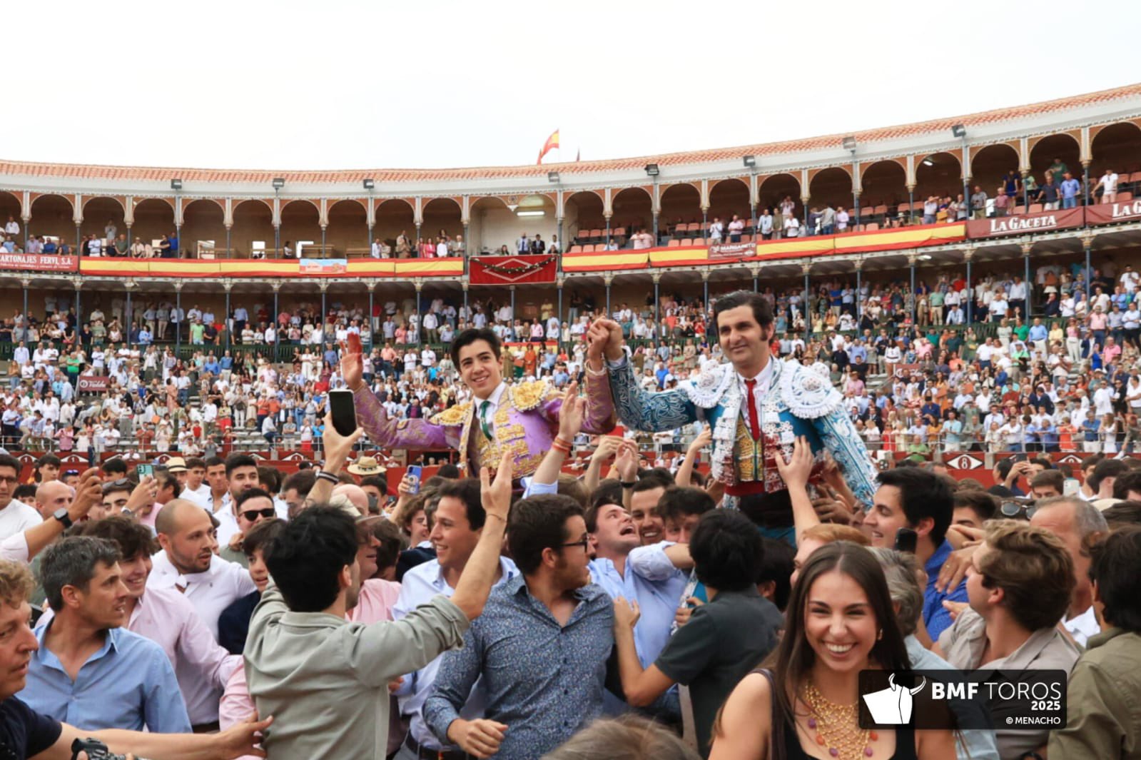 Morante y Marco Pérez desatan la locura en Salamanca: faena histórica del cigarrero y Puerta Grande para ambos