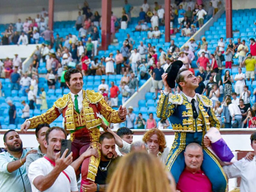 El Fandi y Morante cierran por la Puerta Grande la Feria de León 2025