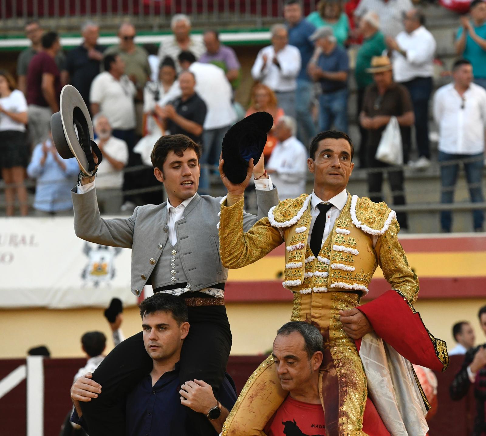 Puerta grande para Guillermo Hermoso de Mendoza y Paco Ureña en Vera