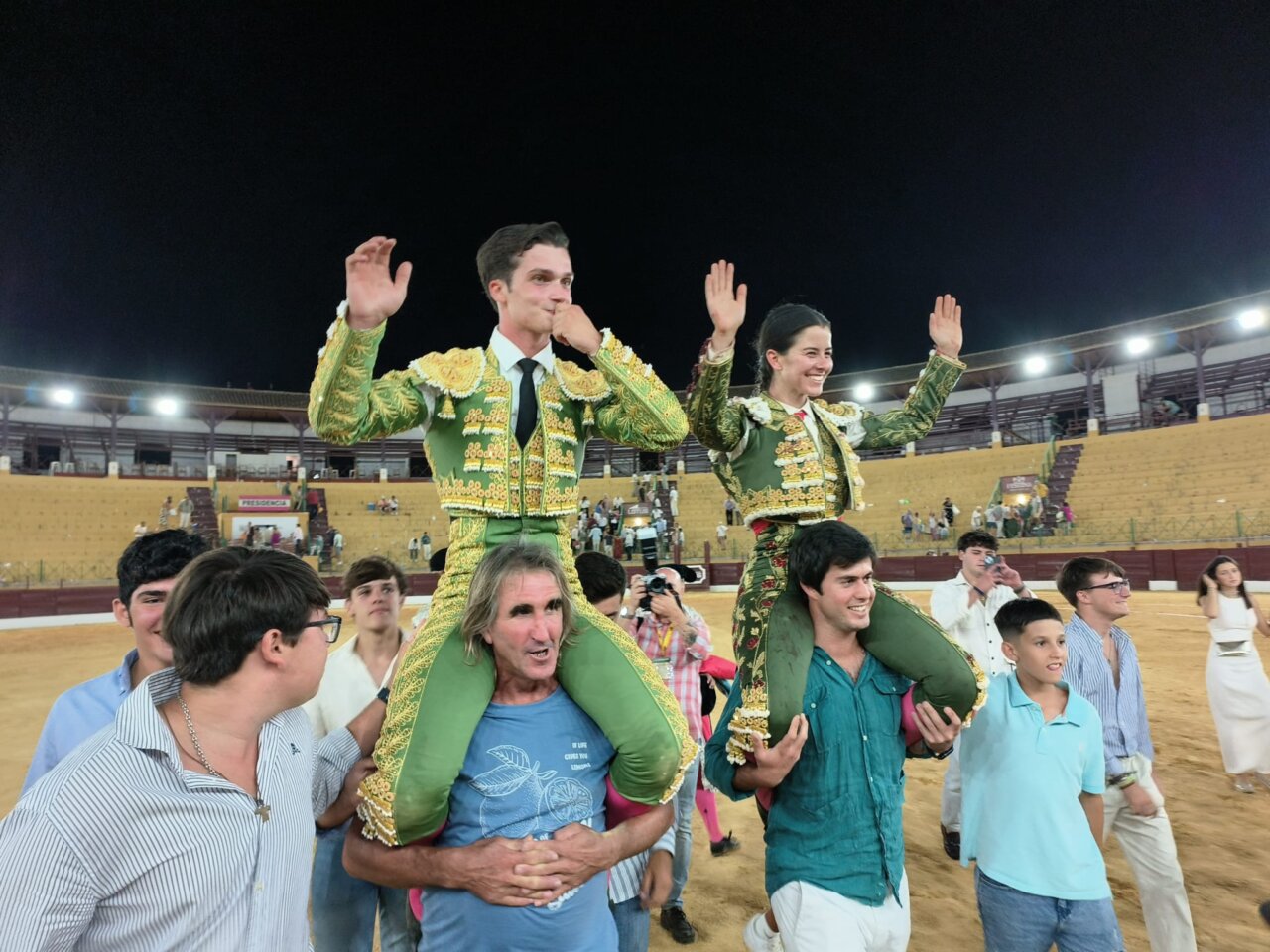 Miriam Cabas deslumbra en su debut y Juan Jesús Rodríguez cuaja una gran tarde en La Línea