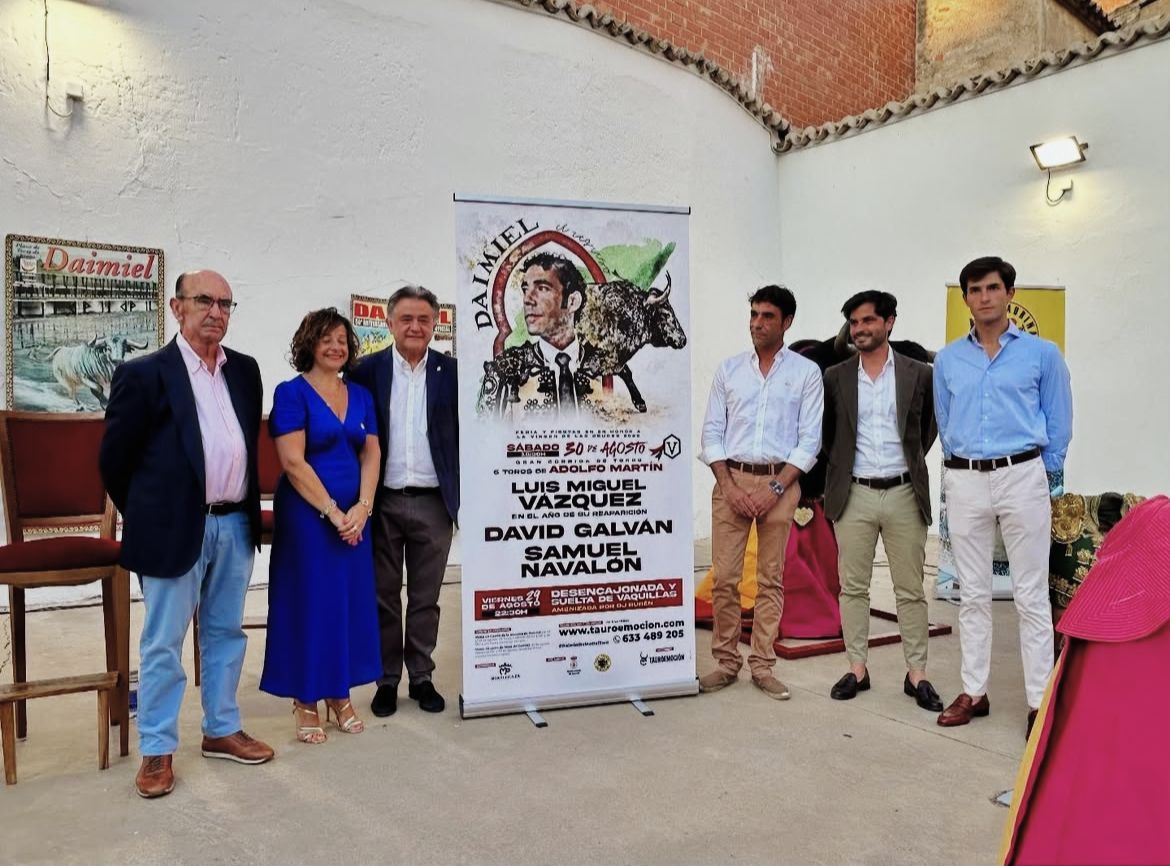 Daimiel presenta su corrida de toros de Feria con toreros, ganadero y autoridades en un acto multitudinario