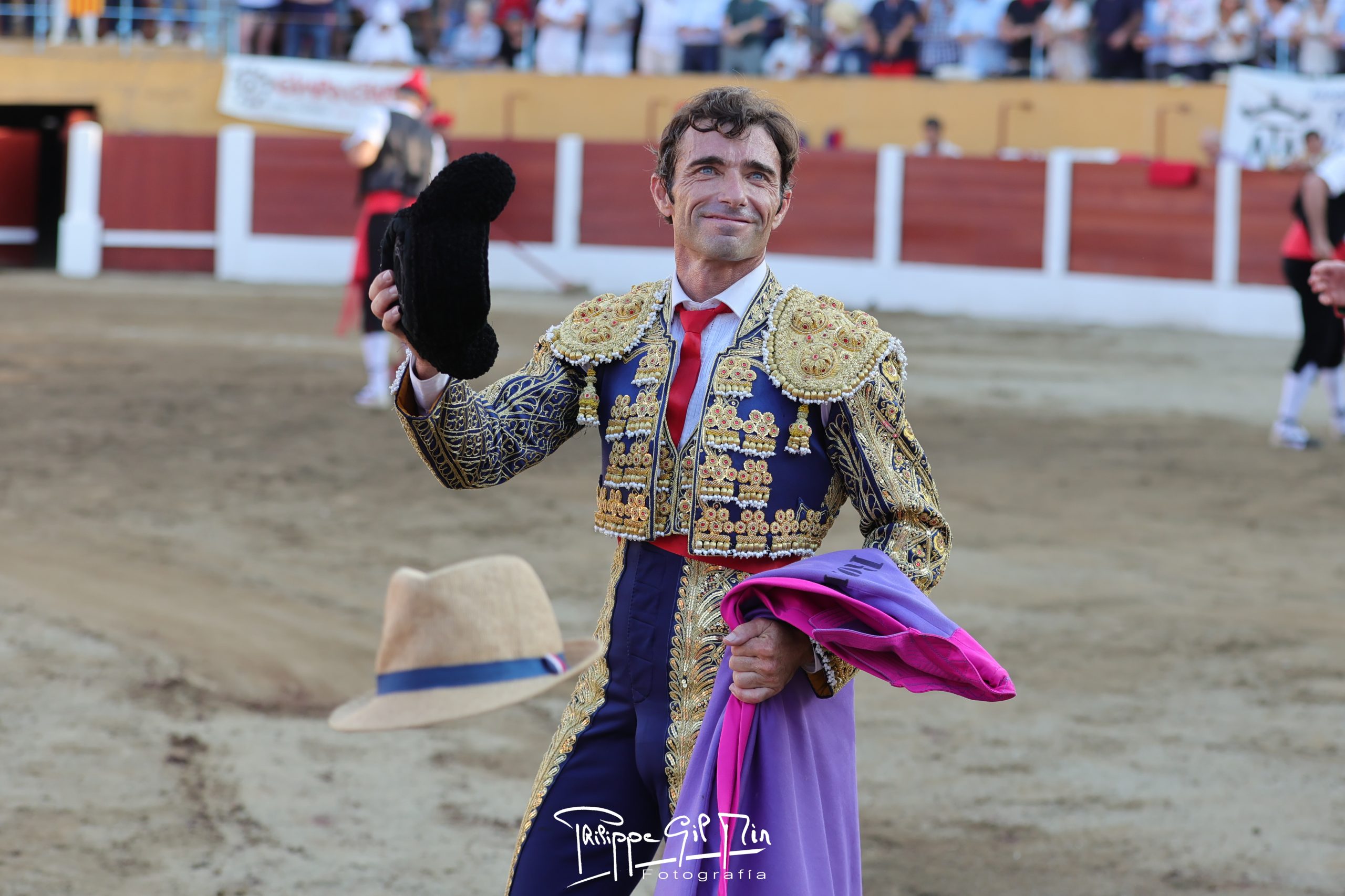 Curro Díaz firma lo más lucido en la emotiva despedida de Robleño en Céret