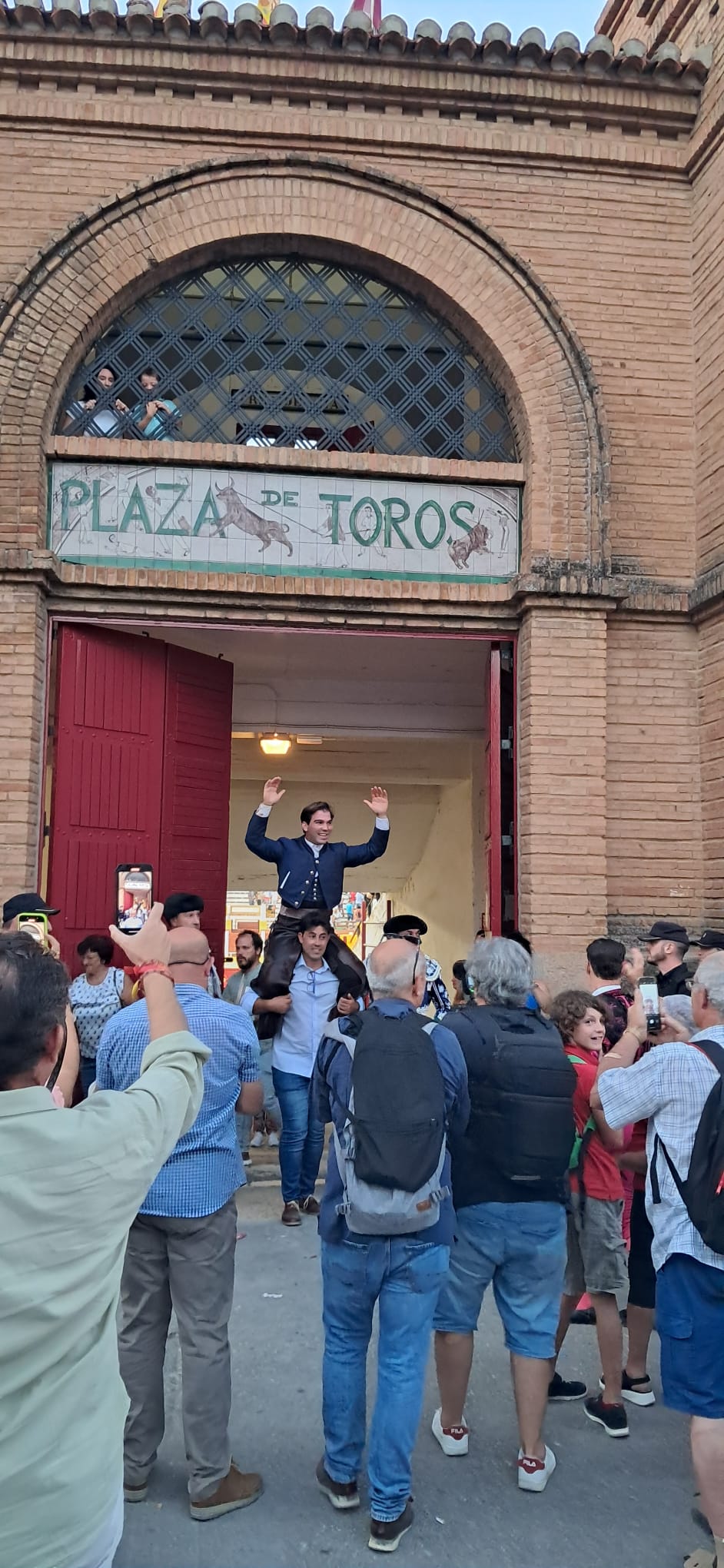 Sebastián Fernández a hombros tras cautivar al público de Teruel