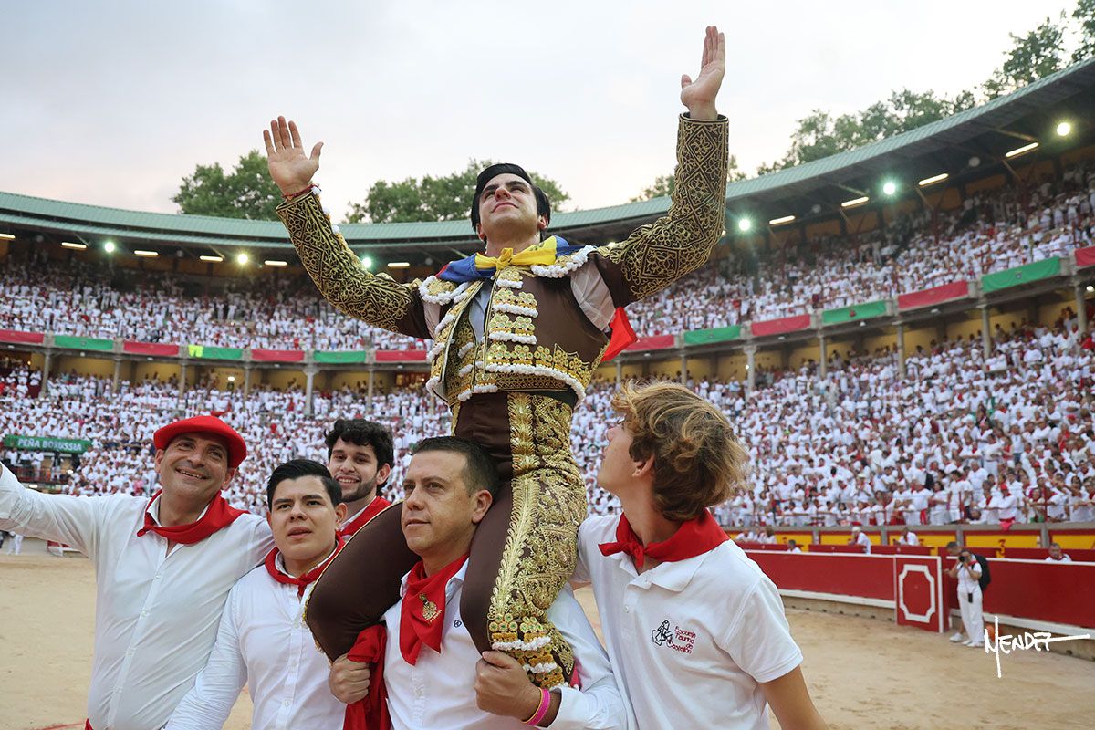 Colombo se gana Pamplona con corazón y entrega en una miurada sin el sello de siempre