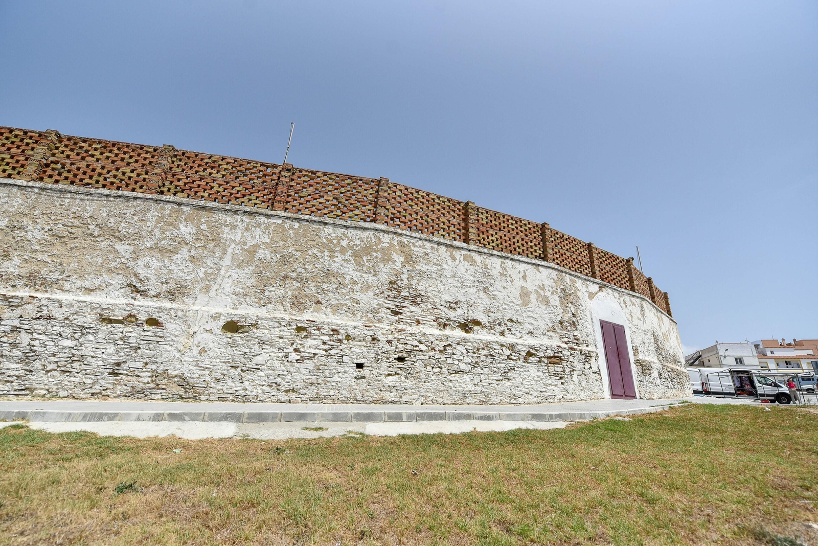 Una becerrada benéfica reúne en Tarifa a una nueva generación de la familia Núñez en honor a la Virgen de la Luz