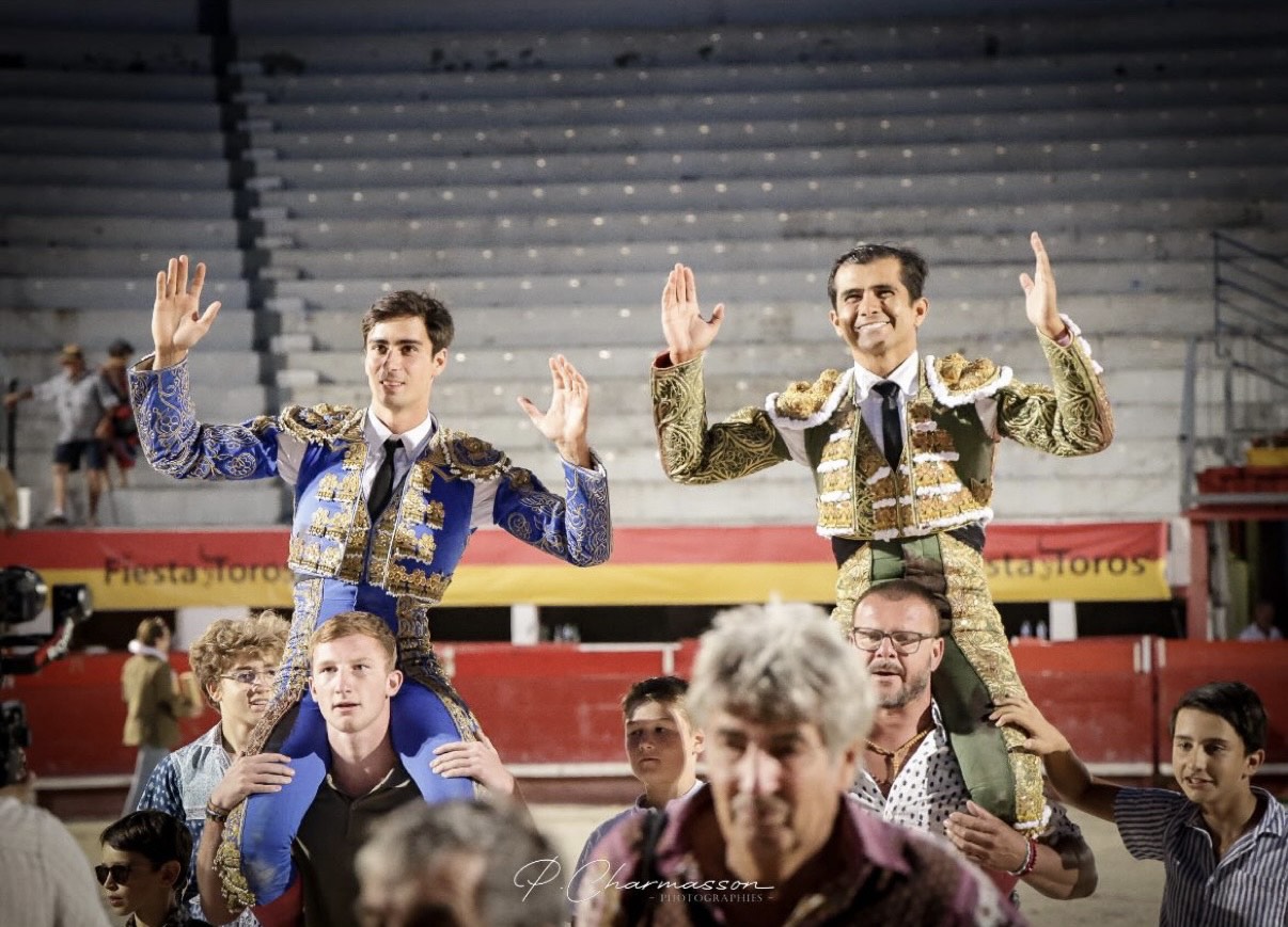 Cumbre de Joselito Adame con cuatro orejas y rabo en Châteaurenard