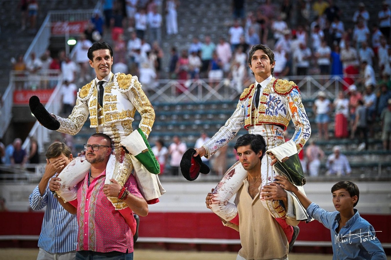 Talavante y Castella, grandes triunfadores en Béziers con dos orejas cada uno; Olsina, una