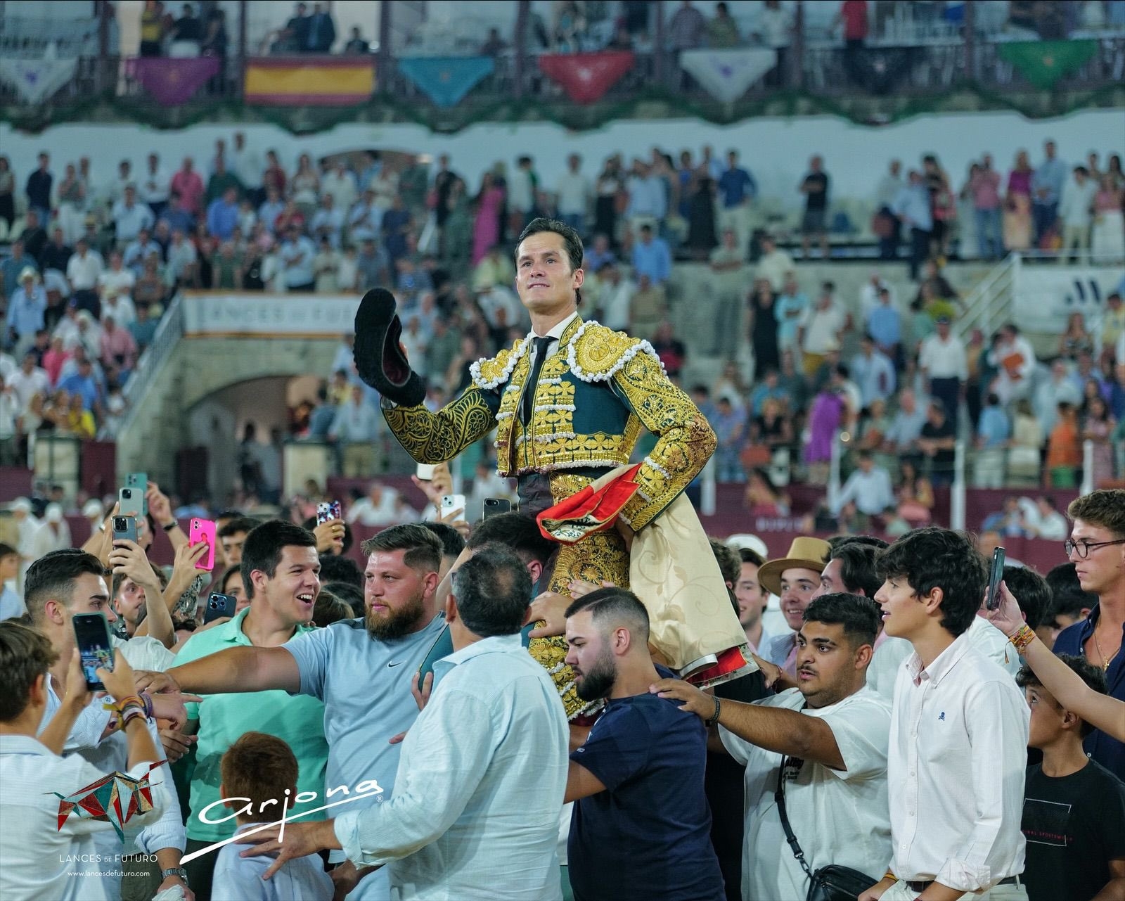 Daniel Luque, gran triunfador en Málaga con tres orejas en una tarde marcada por el viento