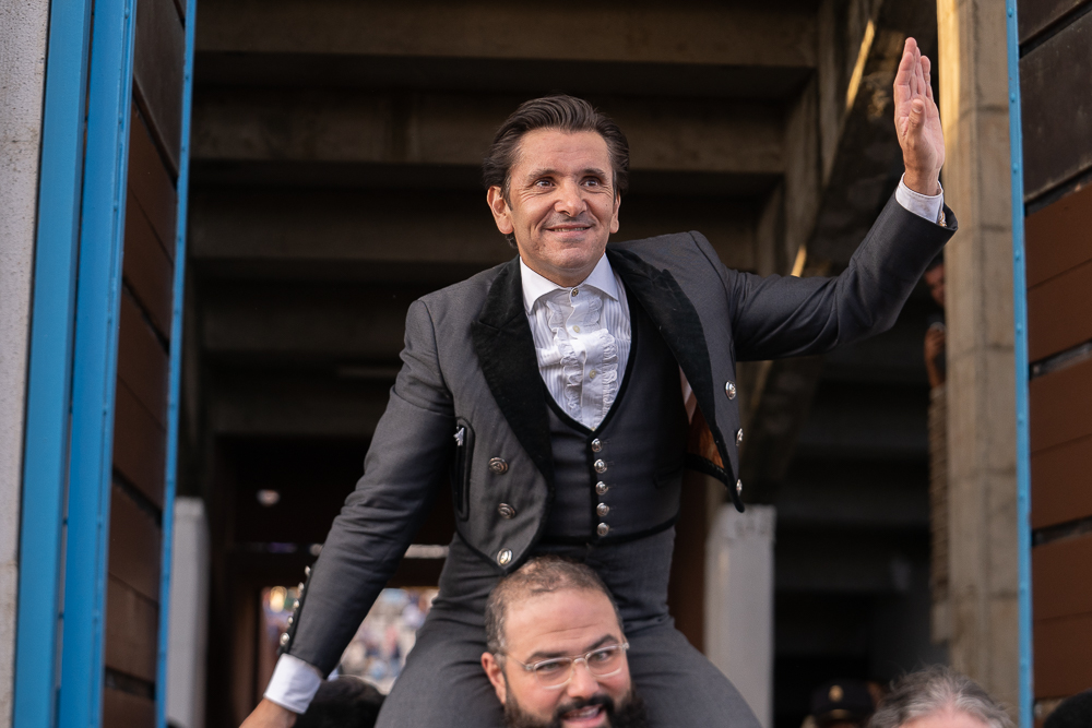 Diego Ventura, soberano en Palencia con una tarde de clamor y tres orejas