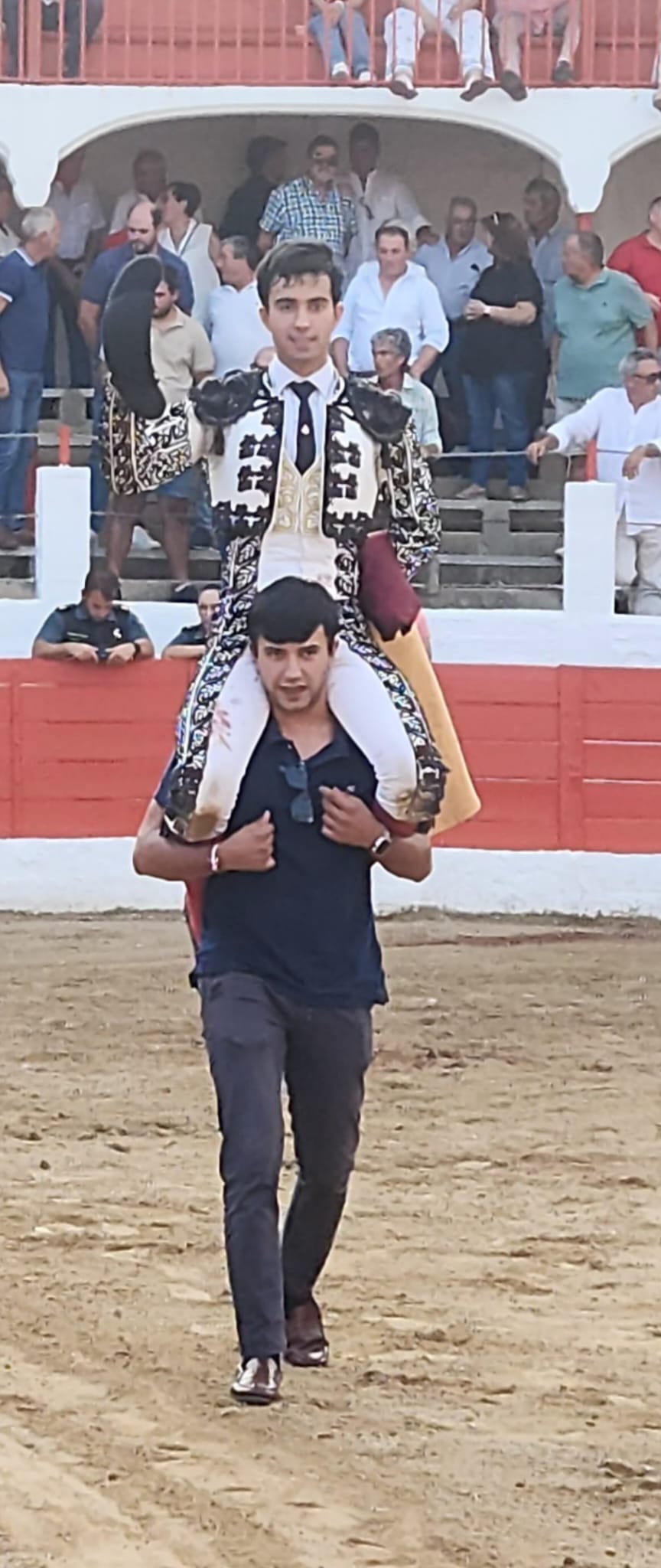 Tarde de triunfo para Pedro de la Hermosa en Aldeanueva del Ebro
