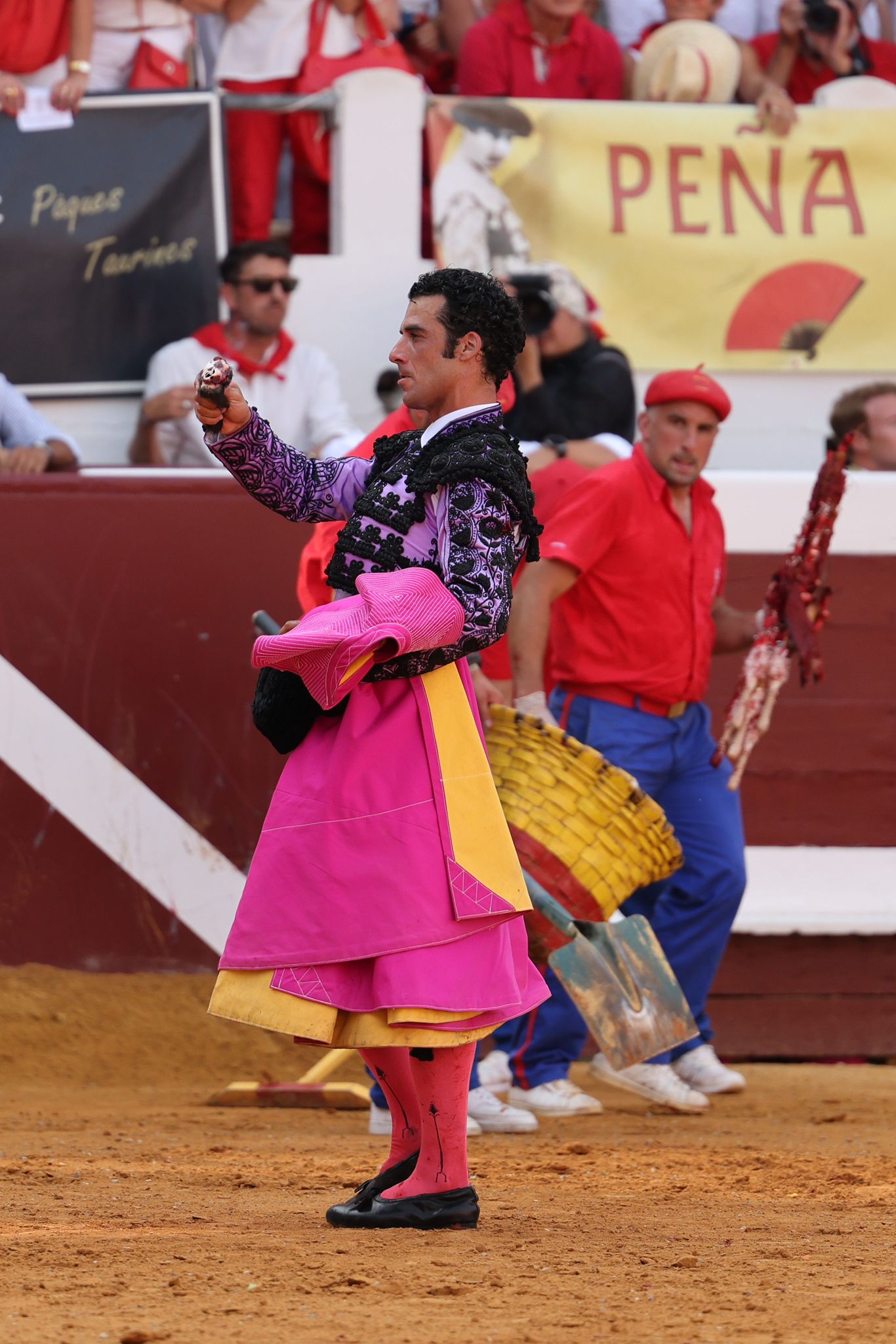 Solo Morenito toca pelo en una seria corrida de Victorino Martín en Dax