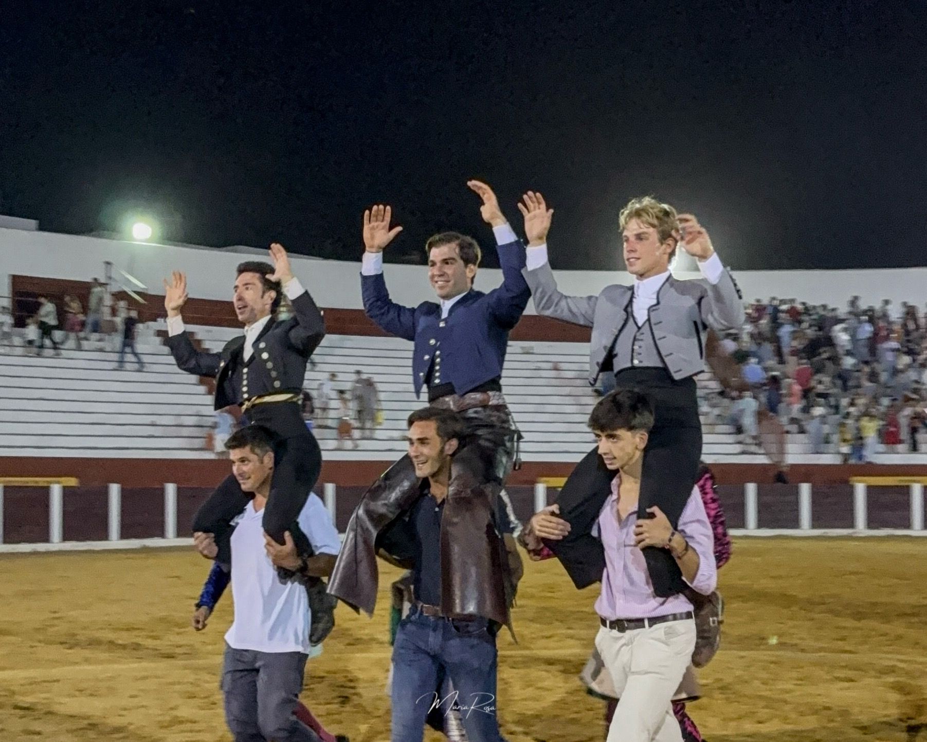Tarde triunfal de rejoneo en Villanueva del Fresno
