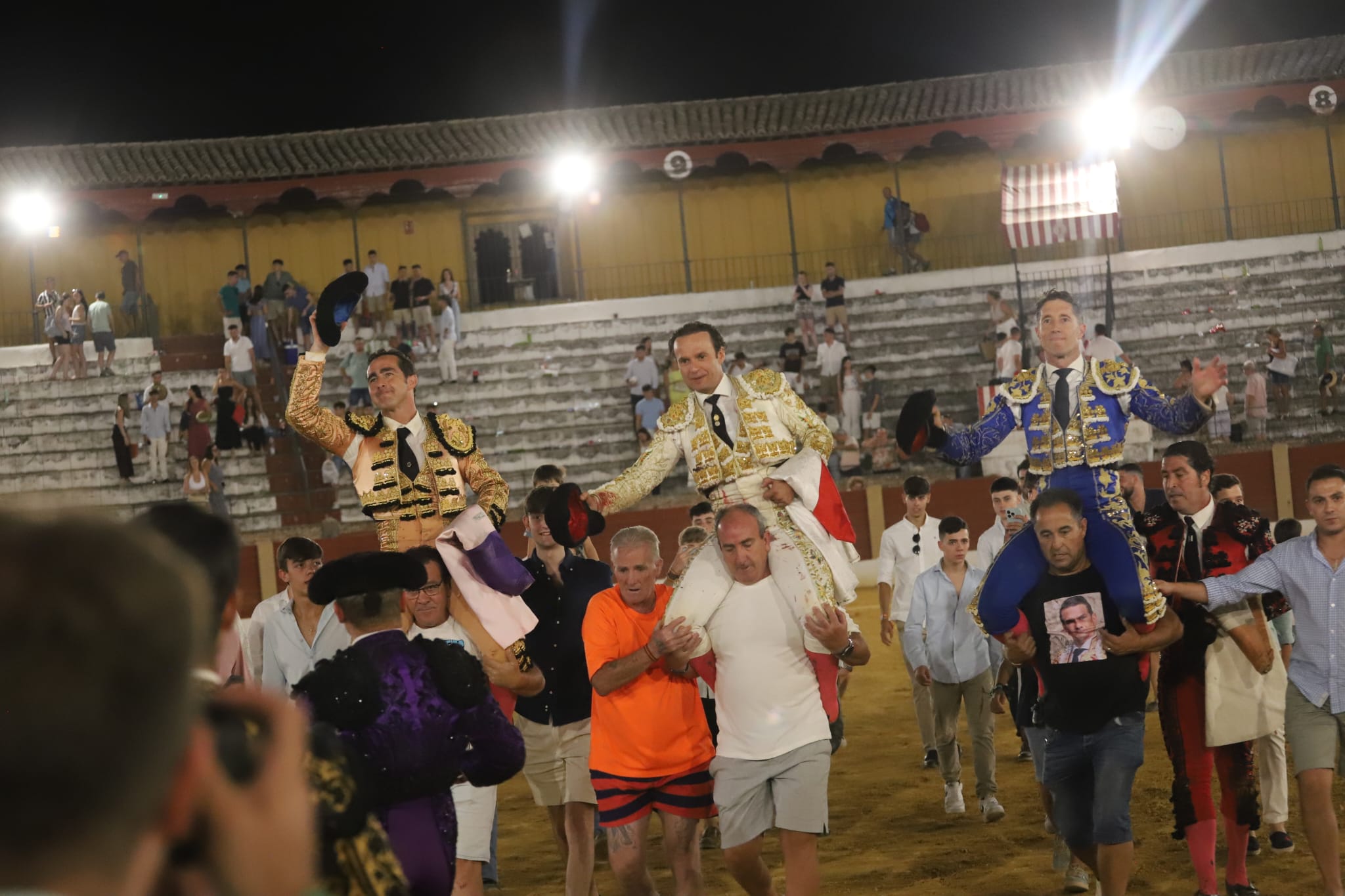 Ferrera, El Fandi y Escribano arrasan en Baeza con ocho orejas y gran corrida de Bañuelos