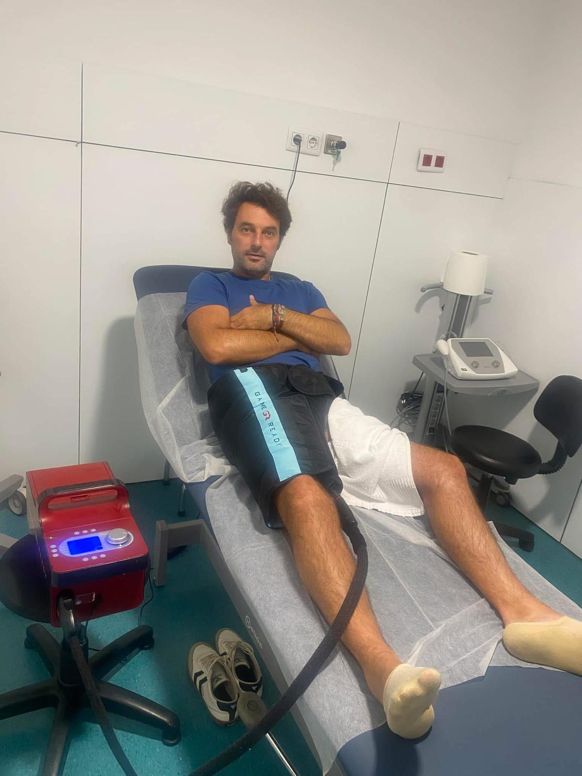 Andy Cartagena ingresado en Barcelona con sesiones dobles de infrarrojos e infiltraciones