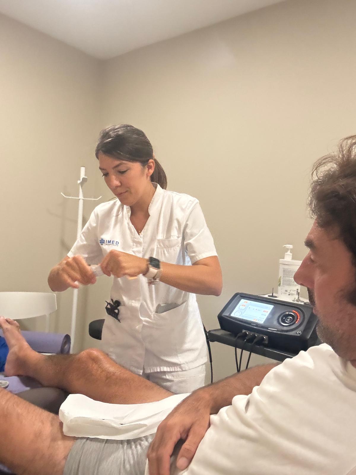 Andy Cartagena sigue su rehabilitación del abductor y ya monta a caballo