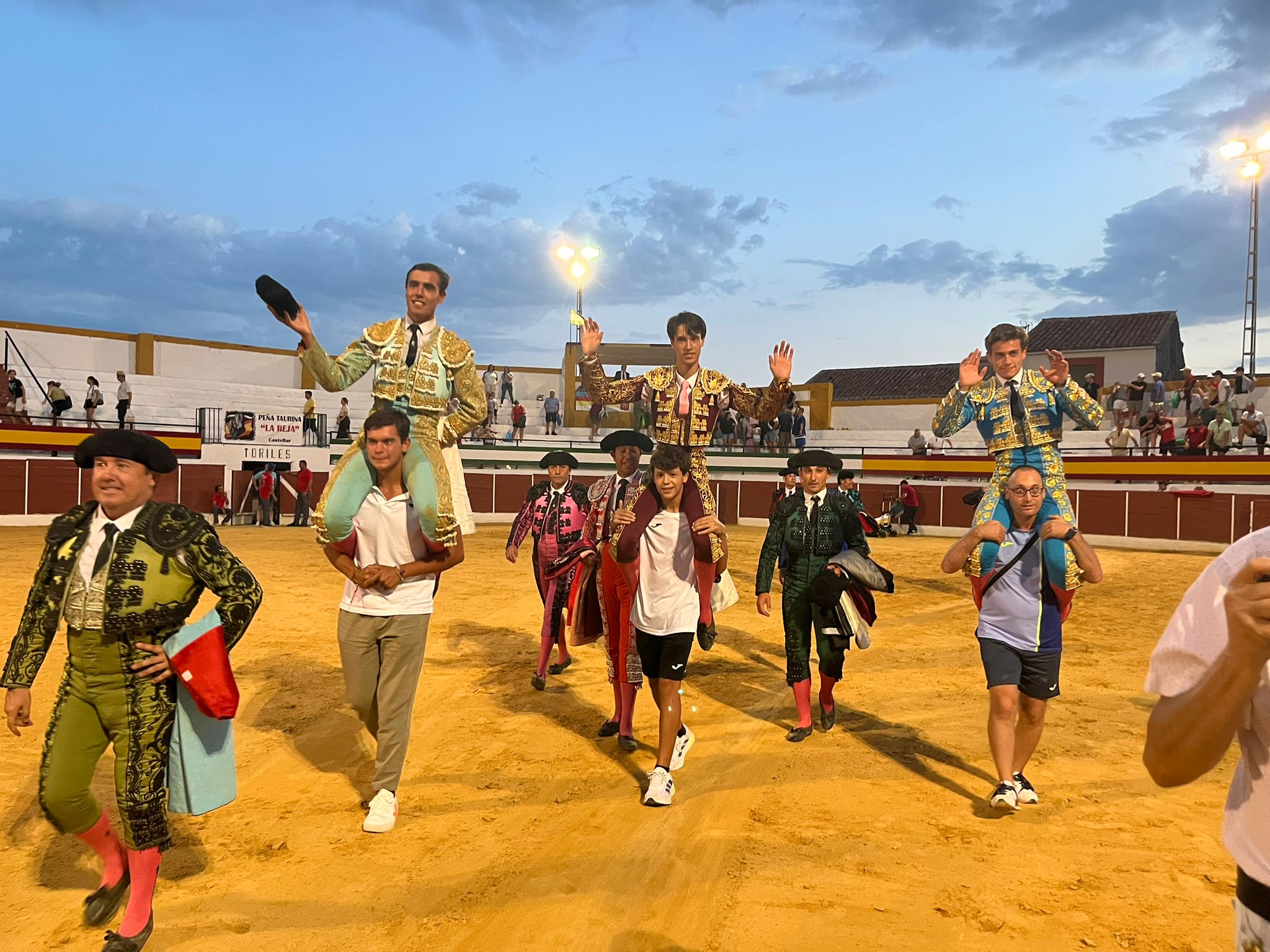 Todos a hombros en Castellar