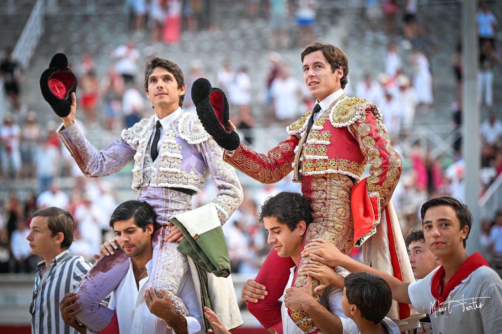 Christian Parejo triunfa con cuatro orejas en Béziers y comparte protagonismo con Castella