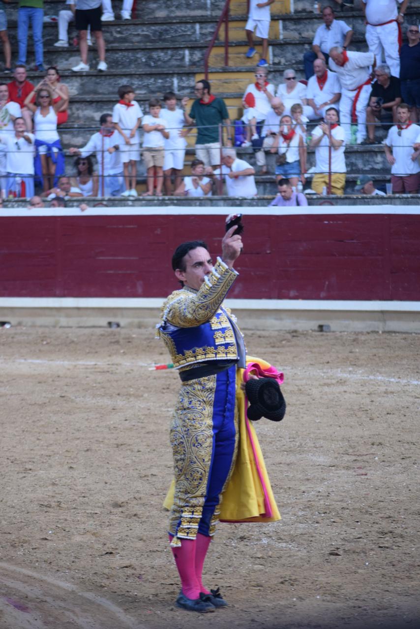 Miguel Giménez, único en cortar oreja en Tafalla