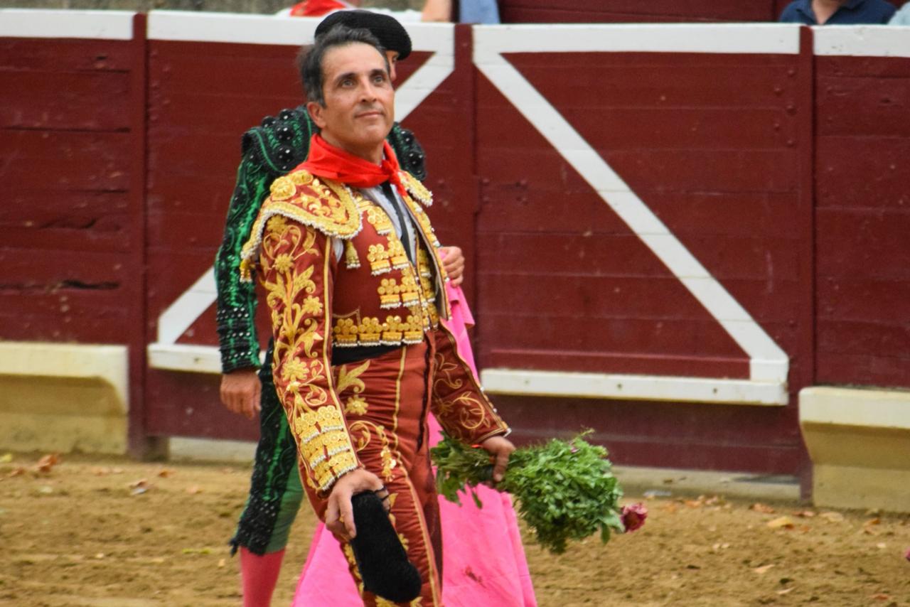 Javier Castaño se despide de Tafalla cortando una oreja a un toro de vuelta al ruedo