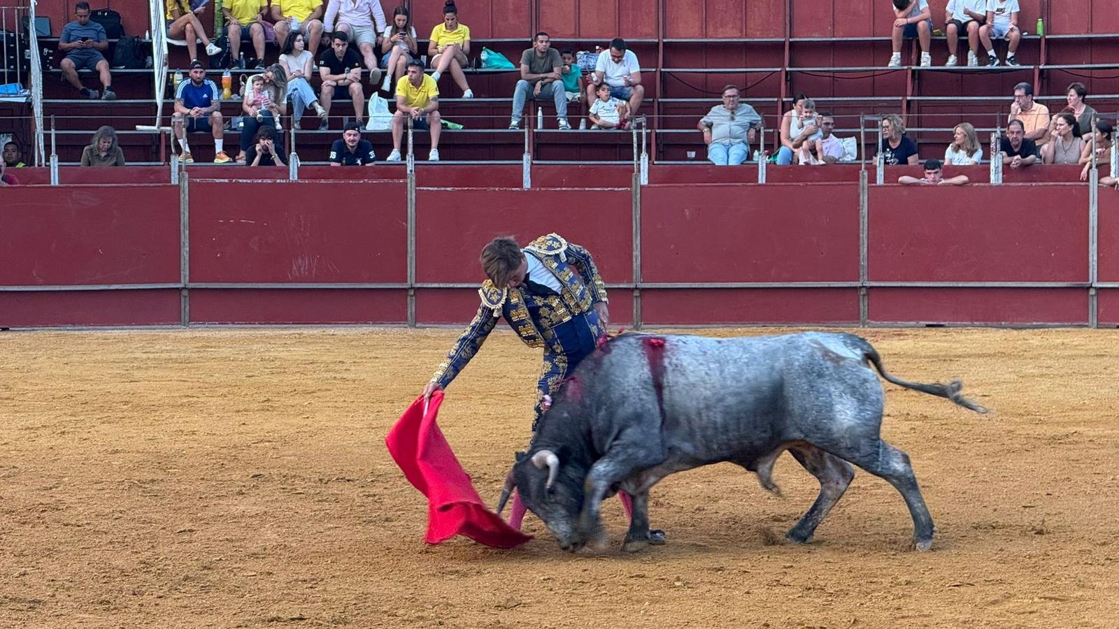 Reaparece el novillero Esteban Gordillo tras su cornada en Perales de Tajuña