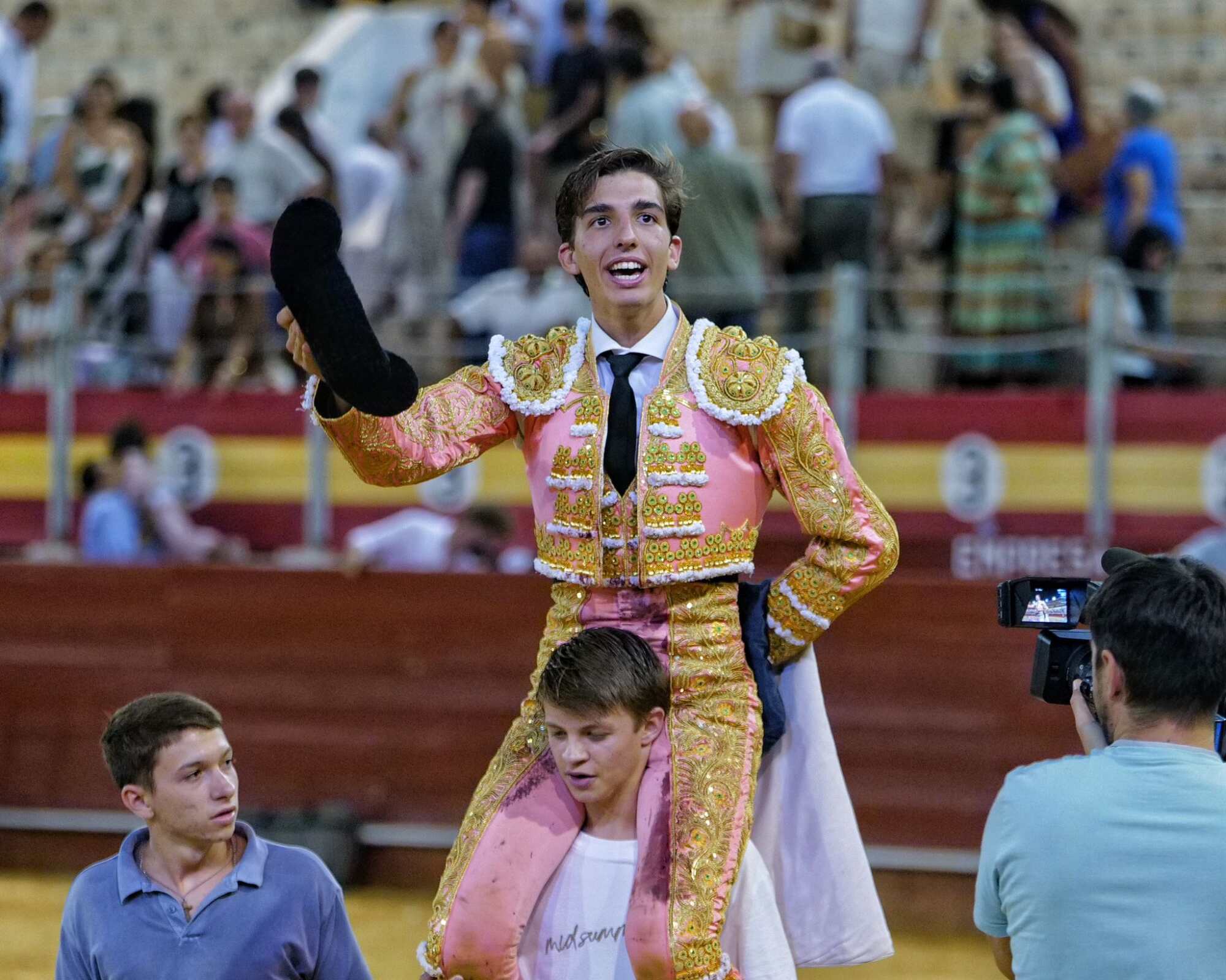 Julio Norte abre la puerta grande en la primera de abono de la Feria de Almería