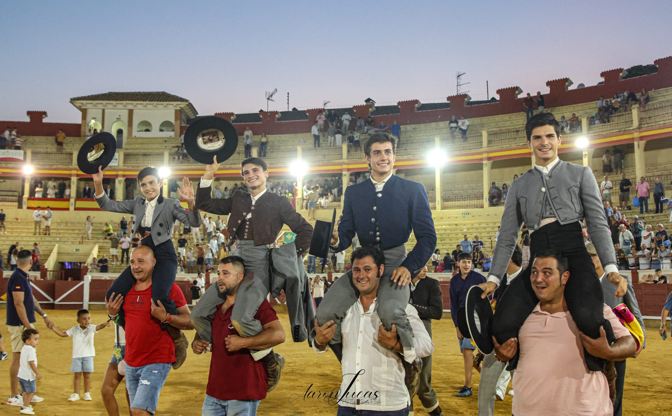 Izán Alonso, lágrimas de gloria en su primera puerta grande en Cuenca