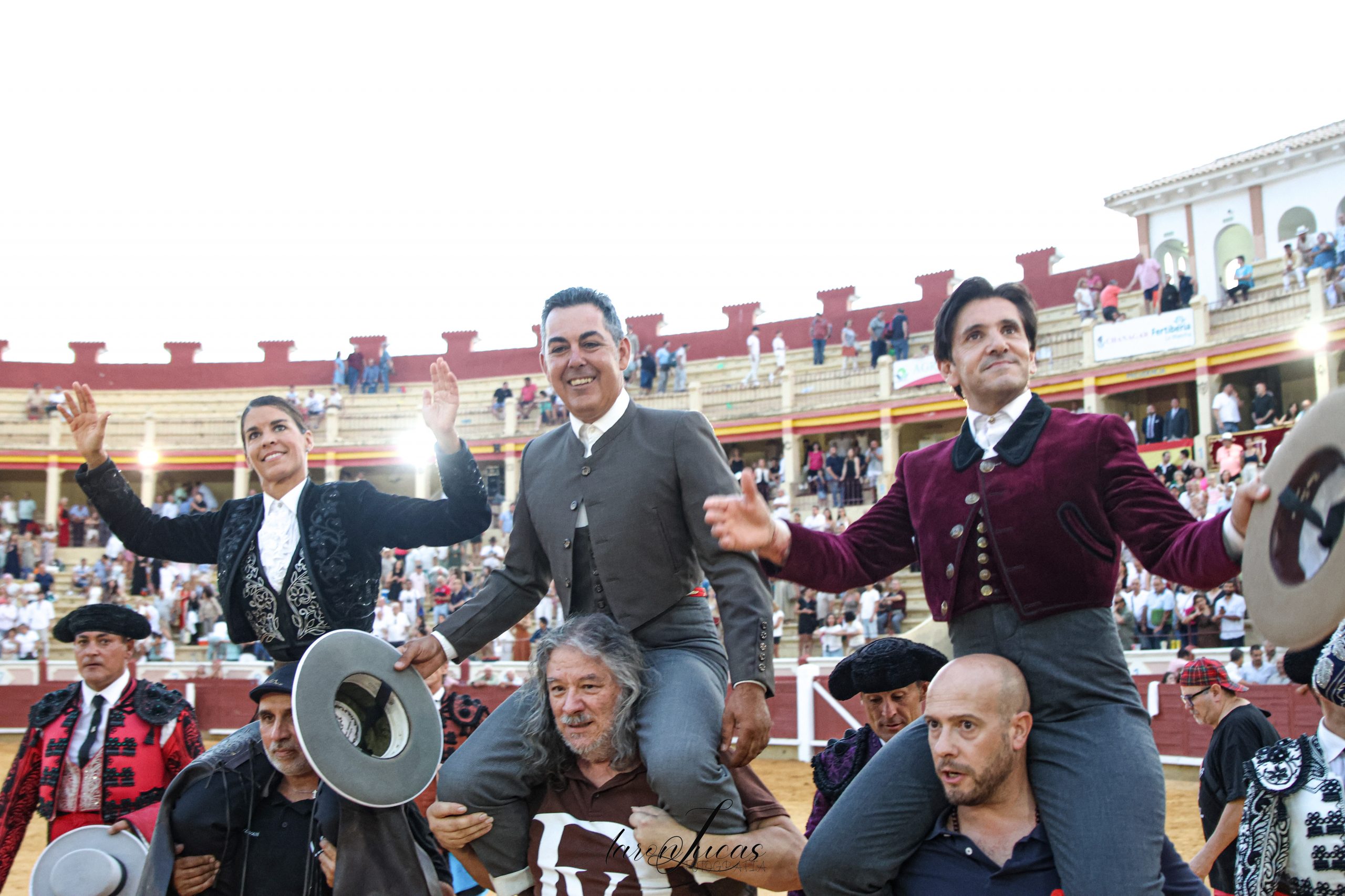 Ventura arrasa en Cuenca con dos orejas y rabo; Lea Vicens también sale a hombros