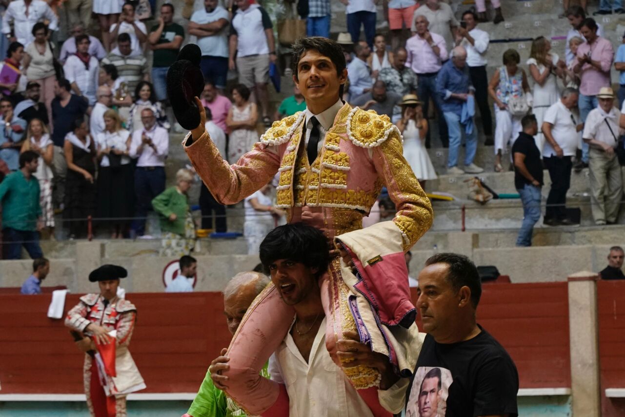 Castella, primer gran protagonista en la apertura de la Feria de la Peregrina en Pontevedra