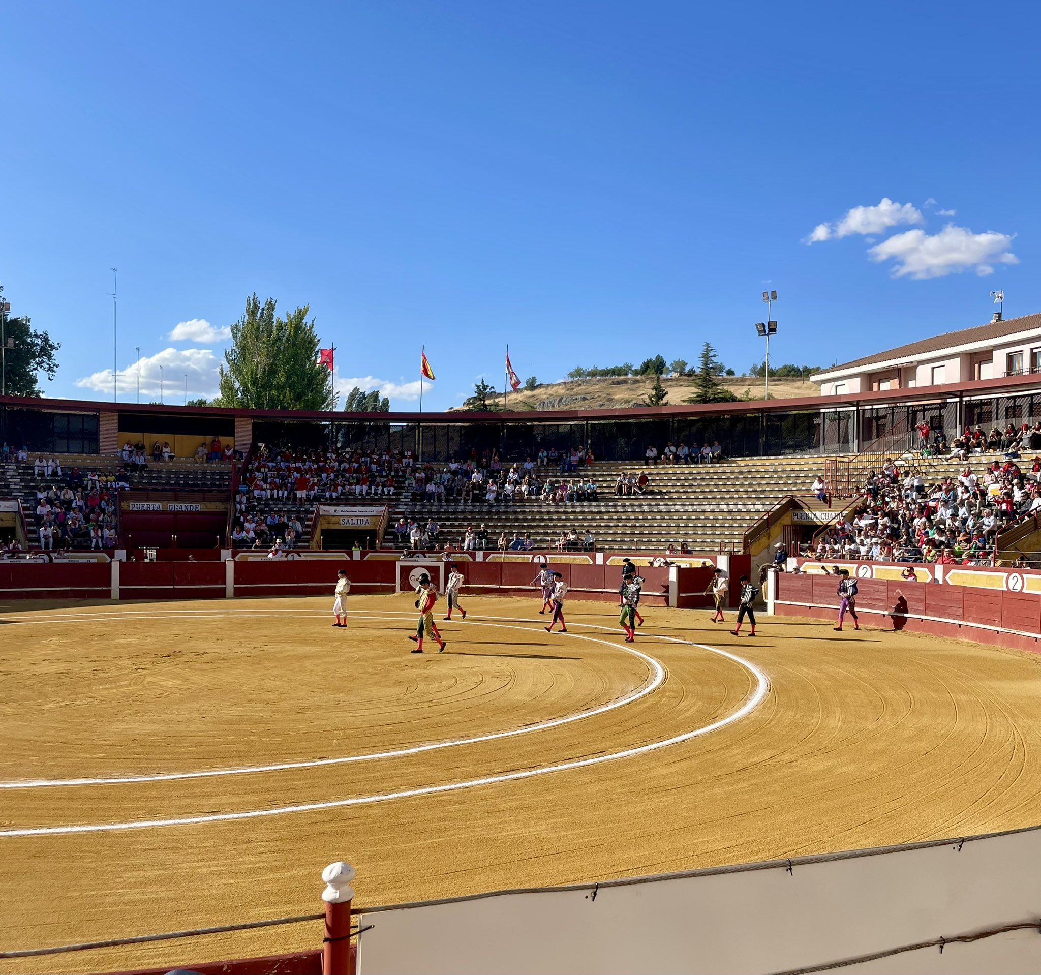 Cuéllar abre su feria con una exigente corrida de Araúz de Robles y esfuerzo de la terna