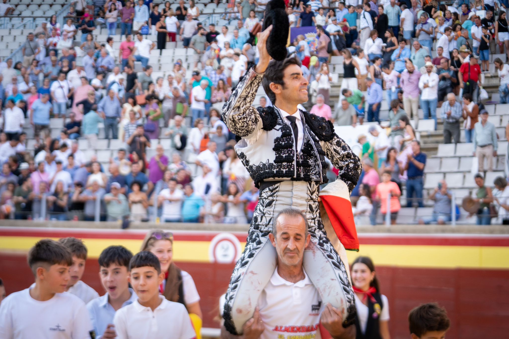 Perera y ‘Bellotero’ encienden Palencia en la apertura de feria